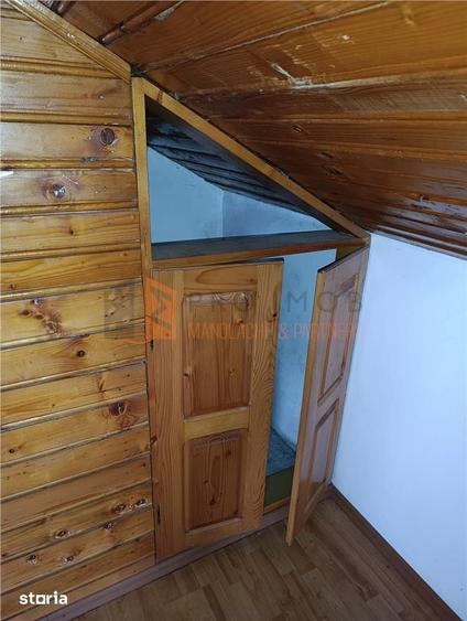 Casă cu 3 camere decomandat cu Teren 1378 Mp în Costești