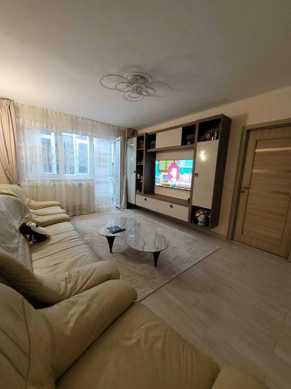 Apartament cu 3 camere decomandat în Tomis III