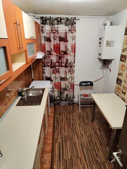 Proprietar inchiriez apartament 3 camere - 6