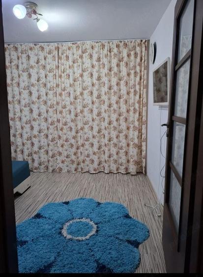 Închiriez apartament 2 camere - 4