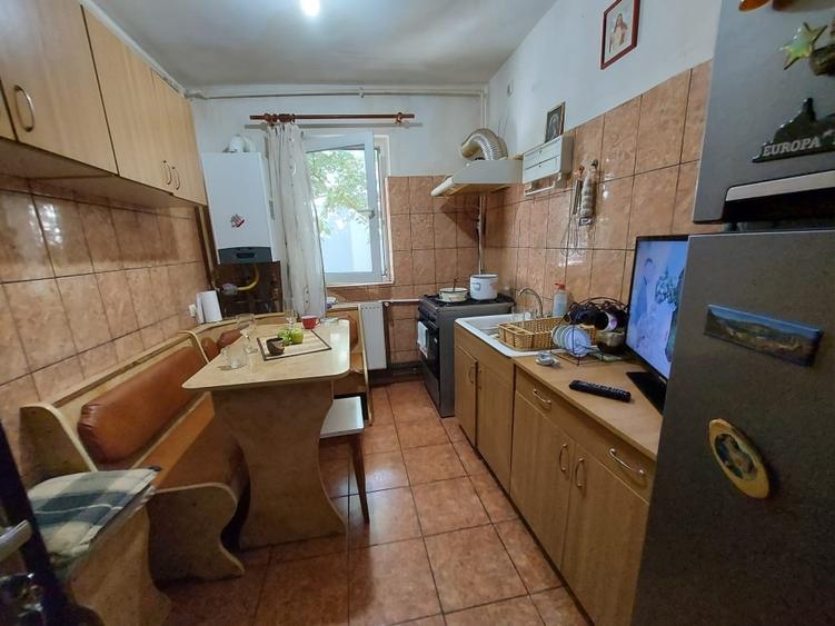 Apartament cu 3 camere semidecomandat în Nord