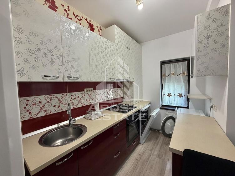 Apartament cu 3 camere semidecomandat, mobilat în Giroc