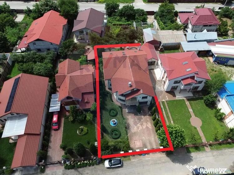 Casă cu 5 camere cu Teren 679 Mp în Central
