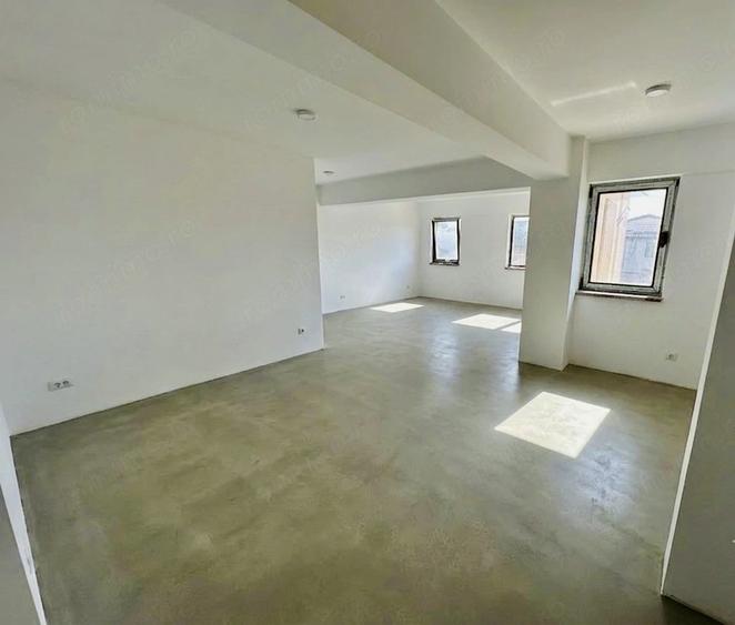 Apartament cu 3 camere decomandat în Aviației