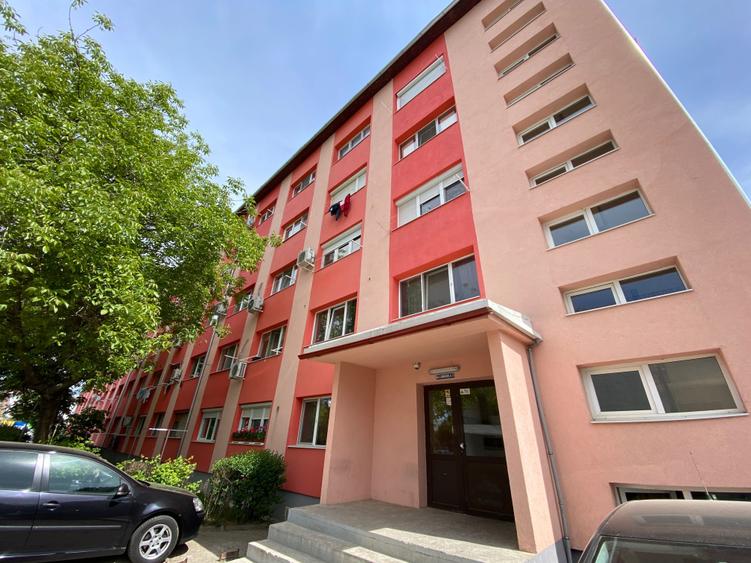 Proprietar garsoniera de vanzare etaj 1 UMT - 2