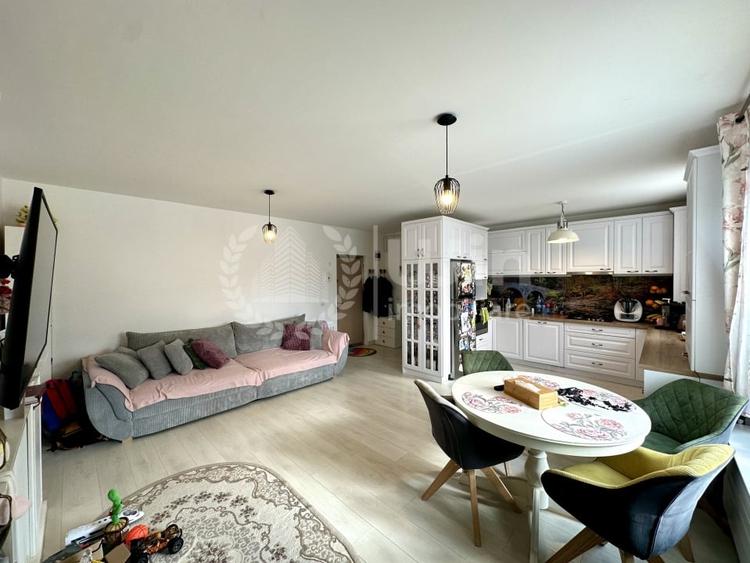 Apartament cu 3 camere semidecomandat, mobilat în Europa