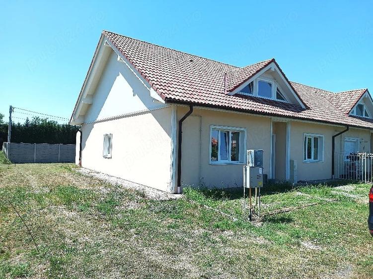 Casă cu 5 camere cu Teren 350 Mp în Moșnița Nouă