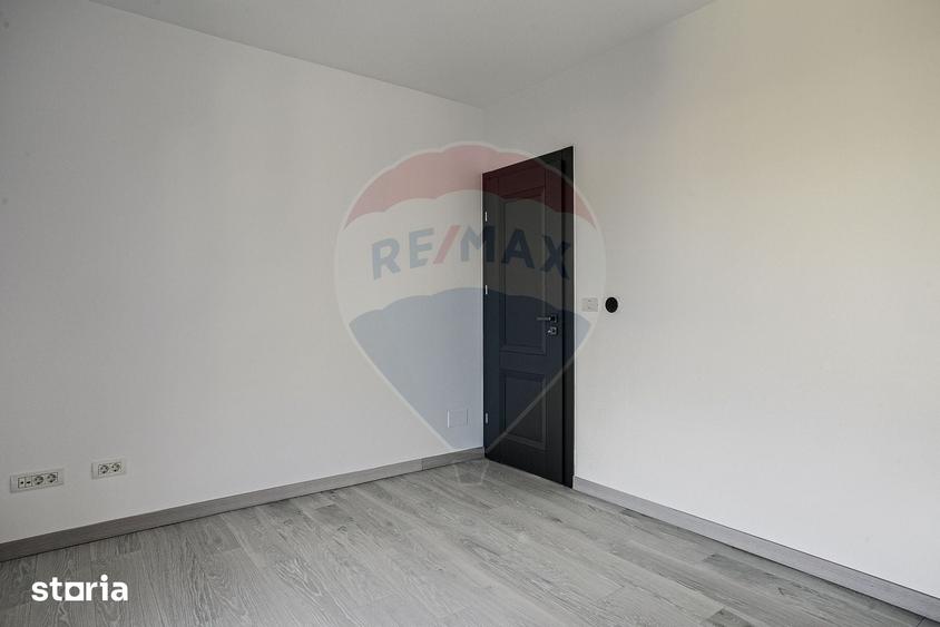 Apartament cu 3 camere decomandat în Șega