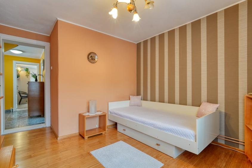 Casă individuală cu 7 camere cu Garaj în Șimon