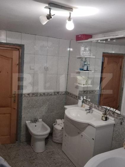 Casă individuală cu 7 camere cu Garaj în Fieni