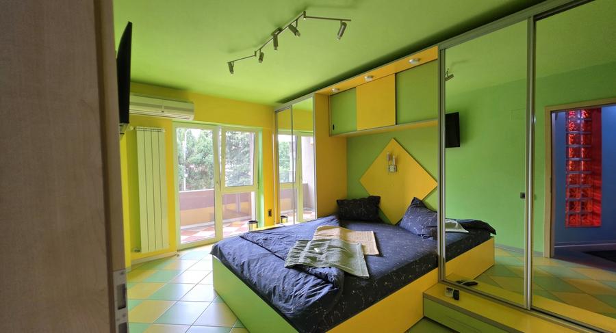 Apartament cu 4 camere decomandat, mobilat în Complex Studențesc
