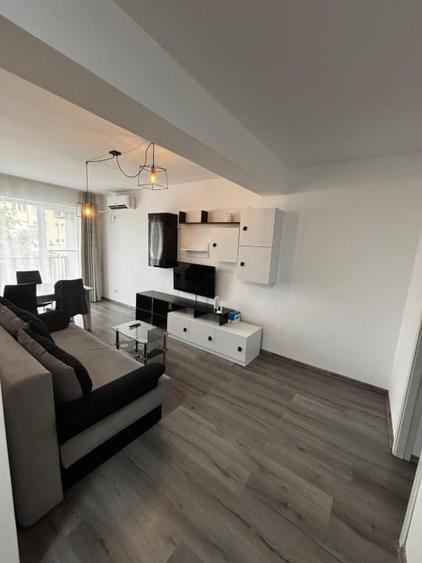 Apartament cu 2 camere decomandat, mobilat în Central