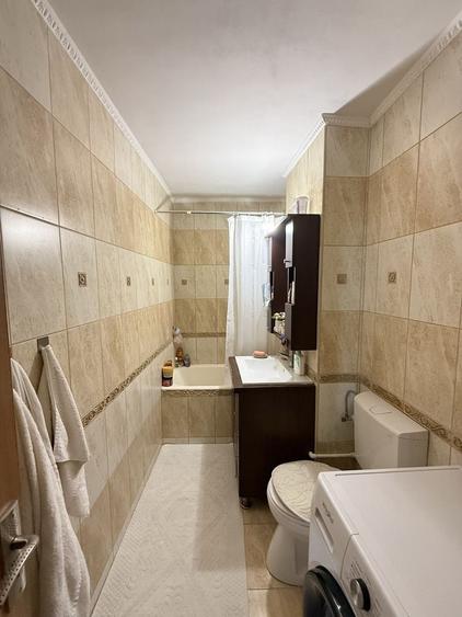 Apartament cu 3 camere decomandat în Nufărul