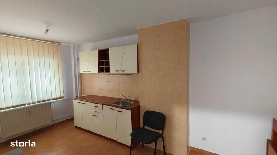 Apartament cu 4 camere semidecomandat în Turda