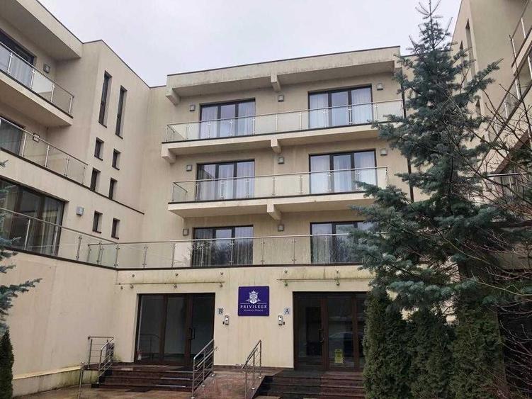 Apartament cu 3 camere decomandat în Petrești