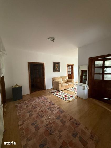 Casă cu 5 camere cu Teren 3000 Mp în Botizului