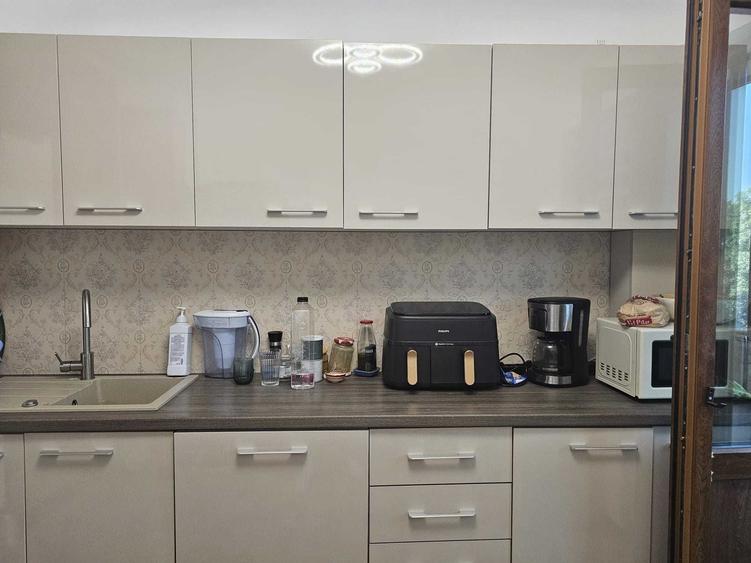 Apartament cu 3 camere decomandat în Berceni
