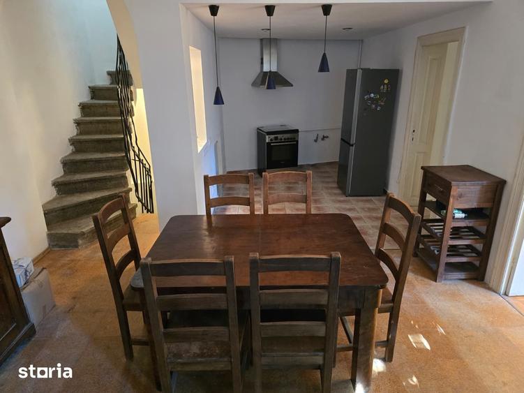 Casă cu 5 camere cu Teren 167 Mp în Vitan