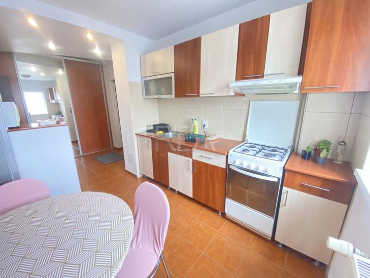 Apartament cu 2 camere semidecomandat, mobilat în 13 Septembrie