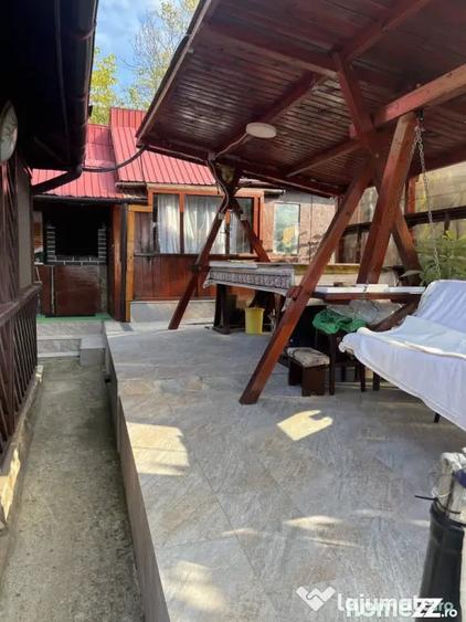 Casă cu 4 camere cu Teren 692 Mp în Vlădesti