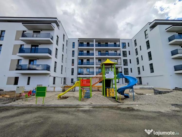 Apartament cu 4 camere semidecomandat în Florești