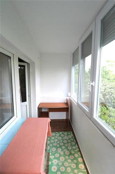 Apartament cu 3 camere decomandat, mobilat în Torontalului
