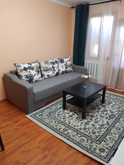Apartament cu 3 camere semidecomandat în Sud