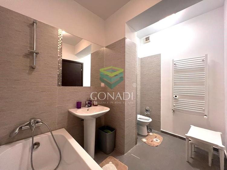 Apartament cu 4 camere decomandat în Băneasa