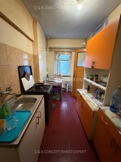 Apartament cu 3 camere decomandat în Văcăresti