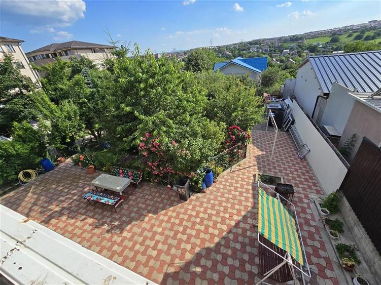 Apartament cu 5 camere decomandat, mobilat în Cug