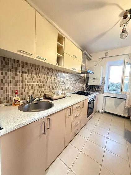 Apartament cu 3 camere decomandat în Girocului