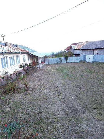CASA DIN CARAMIDA 114 MP +teren 5823 mp, Faraoanele, com.Vartescoiu,Vrancea, str. G.Prodan. acces direct din strada principala, nr.12, cu utilitati.