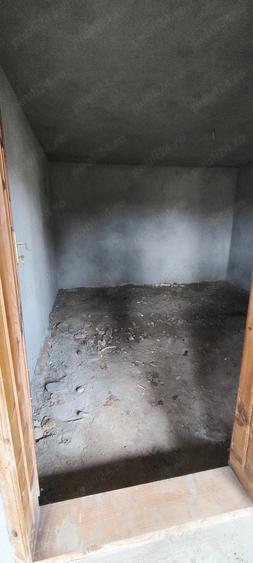 Casă cu 5 camere cu Teren 4316 Mp în Câlnic