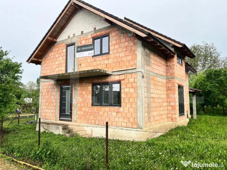 Casă cu 4 camere cu Teren 1000 Mp în Central