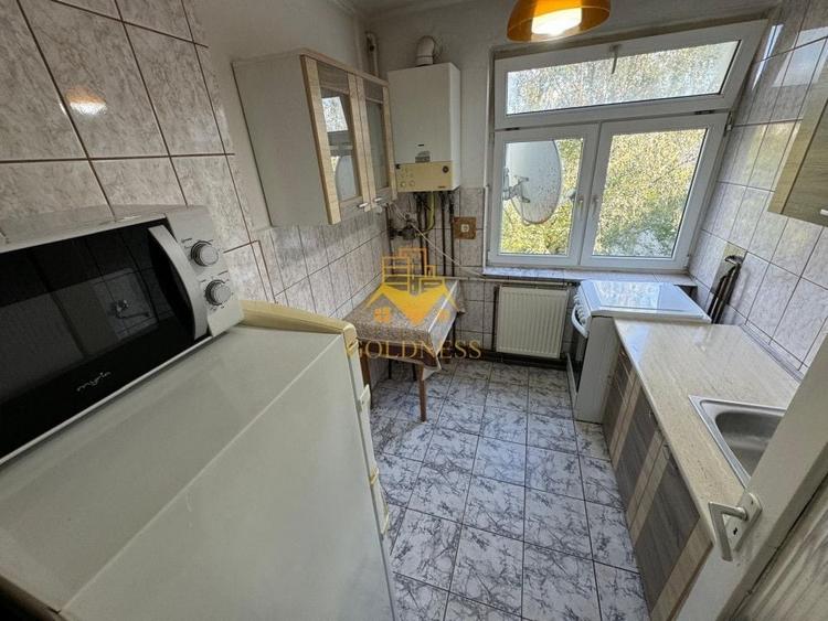 Apartament cu 2 camere semidecomandat, mobilat în P-ța Mihai Viteazul