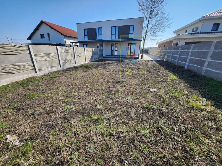 Duplex cu 5 camere cu Canalizare în Dumbrăvița