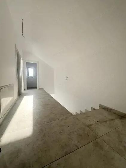 Casă cu 5 camere cu Teren 653 Mp în Giarmata