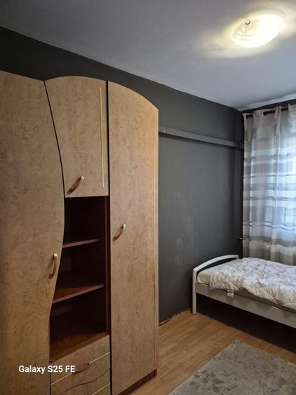 PARTICULAR vand ap 3 camere zona Lapus - 2