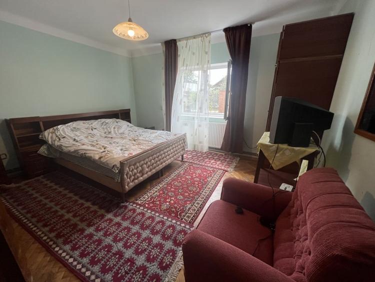 Casă individuală cu 6 camere cu Canalizare în Ariceștii Rahtivani
