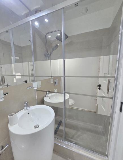Apartament cu 3 camere în Palazu Mare