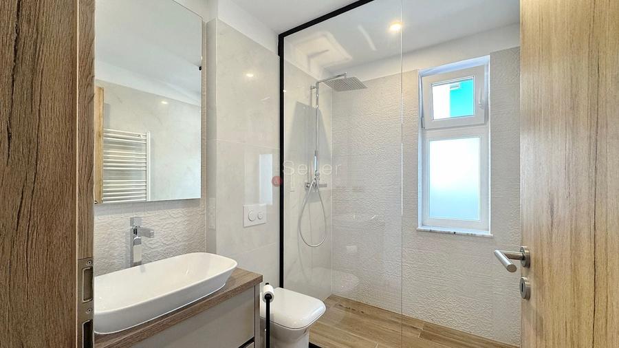 Apartament cu 4 camere decomandat, mobilat în Tractorul