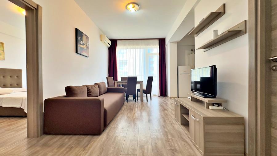 Apartament cu 2 camere semidecomandat, mobilat în Mamaia