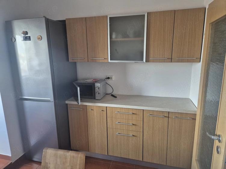 Apartament cu 3 camere decomandat în Aradului