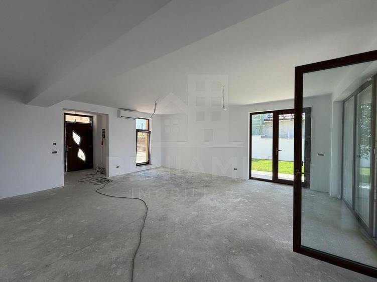 Casă cu 5 camere cu Teren 500 Mp în Cârcea