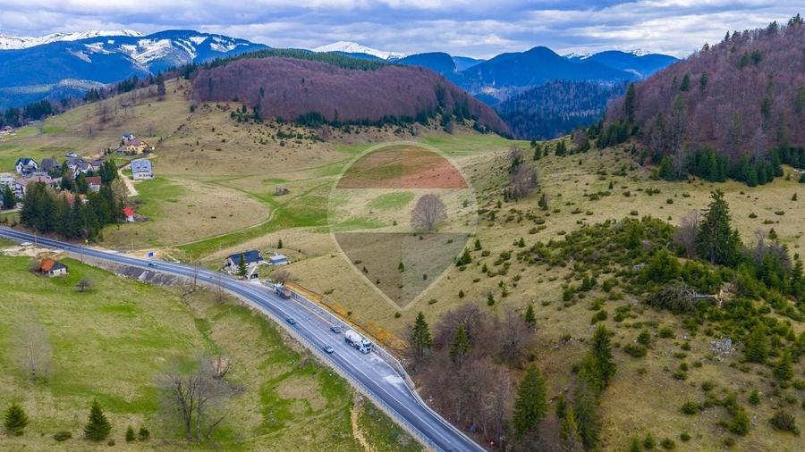 Teren agricol extravilan de 5768 mp, în Fundata