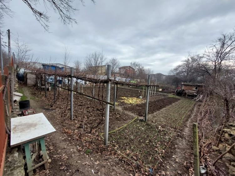 Teren Construcții intravilan de 2300 mp, în Kamsas