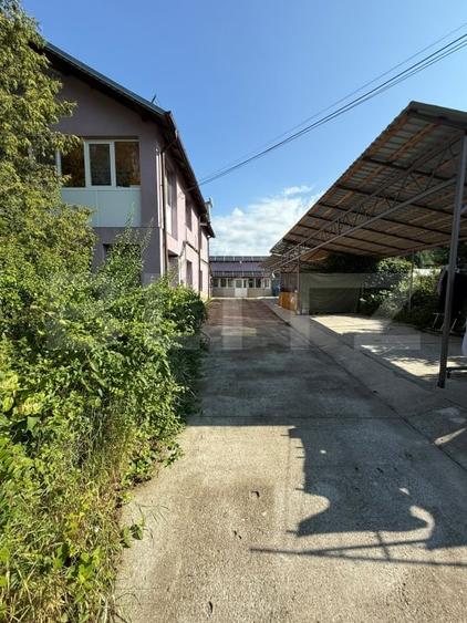 Casă individuală cu 10 camere cu Canalizare în Pucioasa