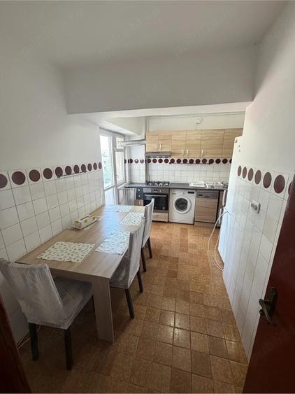 Apartament cu 4 camere decomandat în Centrul Civic