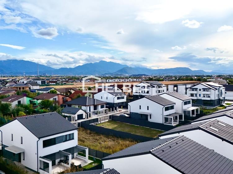 Duplex cu 3 camere cu Canalizare în Sânpetru