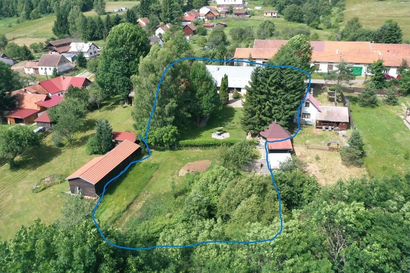 Casă individuală cu 9 camere cu Canalizare în Brebu Nou